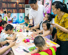 我馆举办“科普中国 童心向党”图片展及AR涂书体验活动